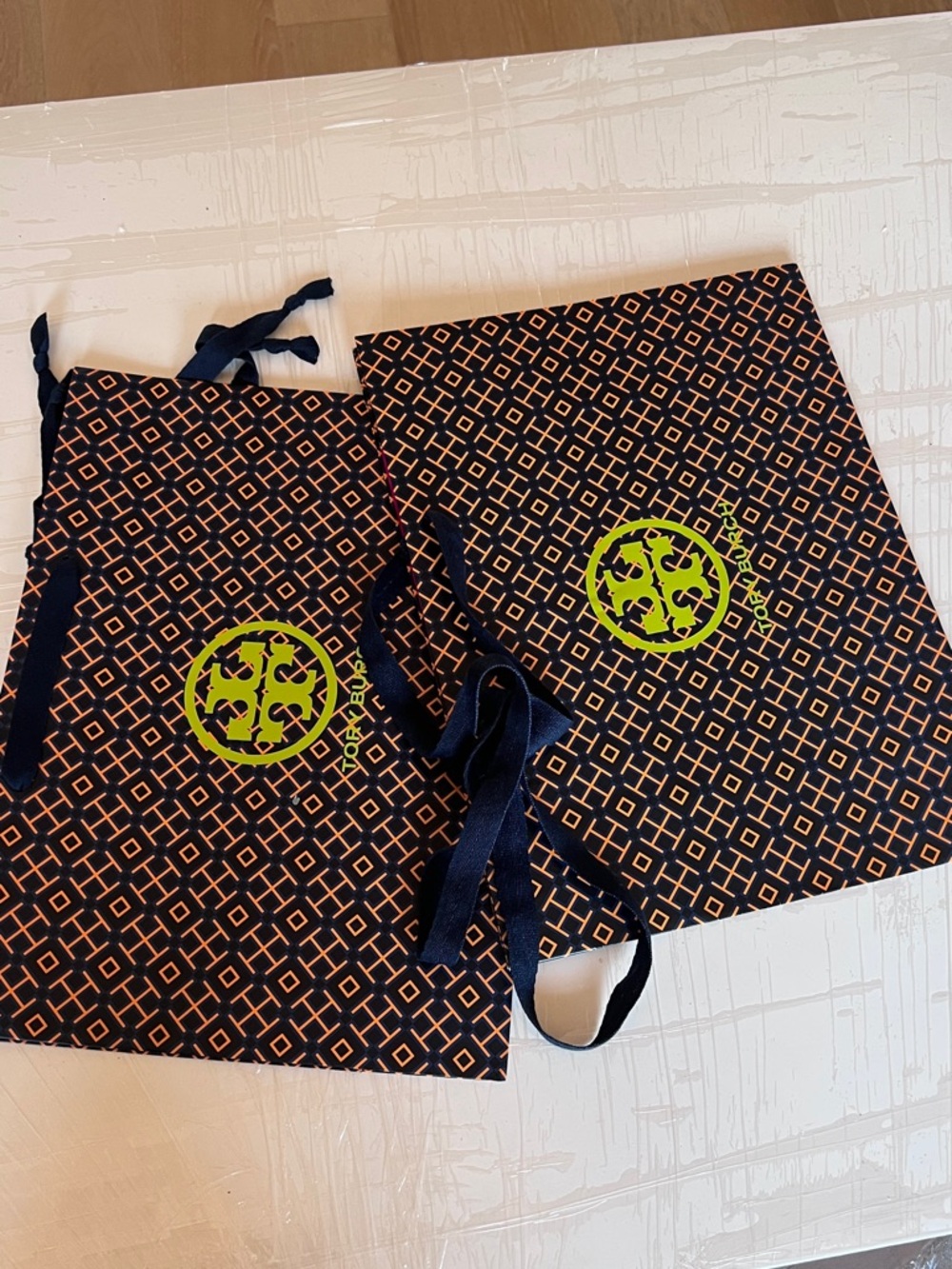 new！ 2Pc Tory Burch shopping bag